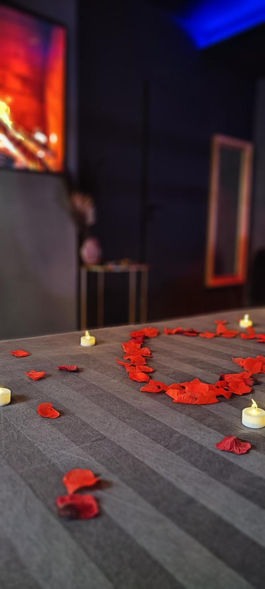 Loft, Studio And Love Rooms Bourg-Saint-Christophe المظهر الخارجي الصورة