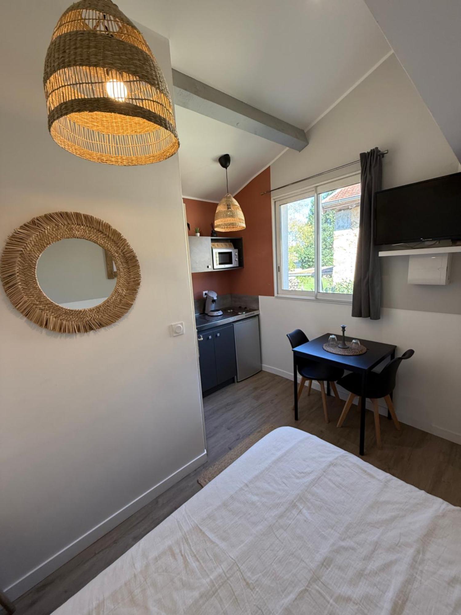 Loft, Studio And Love Rooms Bourg-Saint-Christophe المظهر الخارجي الصورة