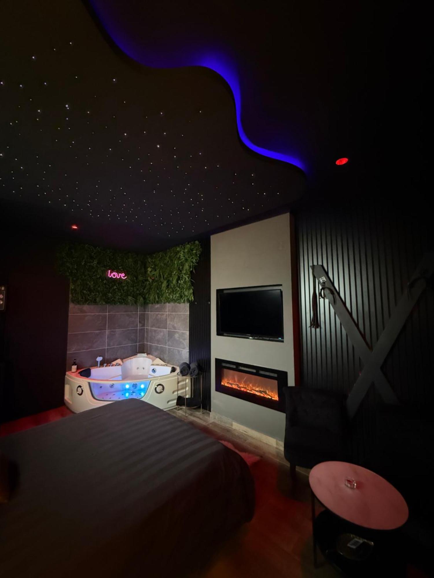 Loft, Studio And Love Rooms Bourg-Saint-Christophe المظهر الخارجي الصورة