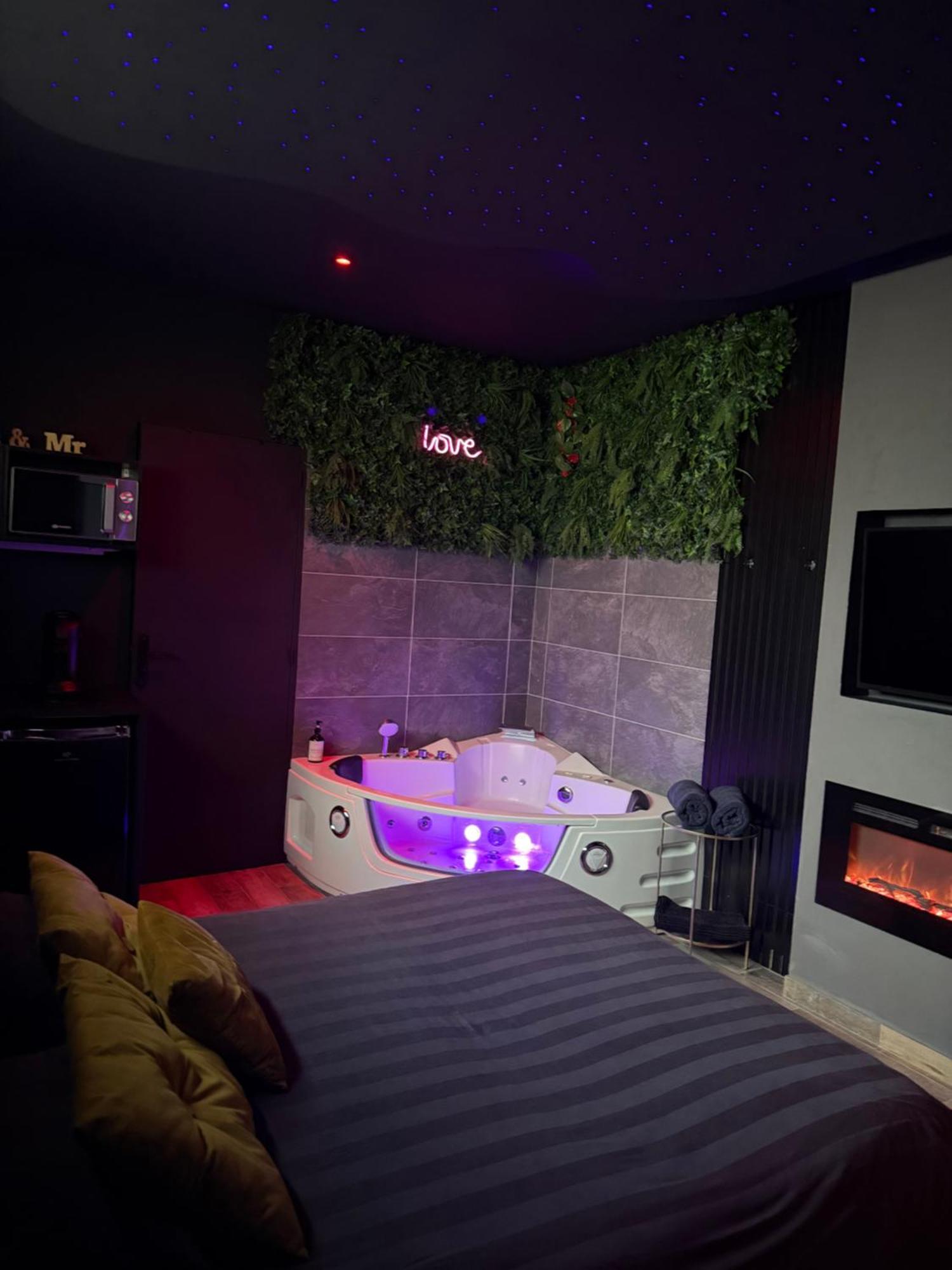 Loft, Studio And Love Rooms Bourg-Saint-Christophe المظهر الخارجي الصورة