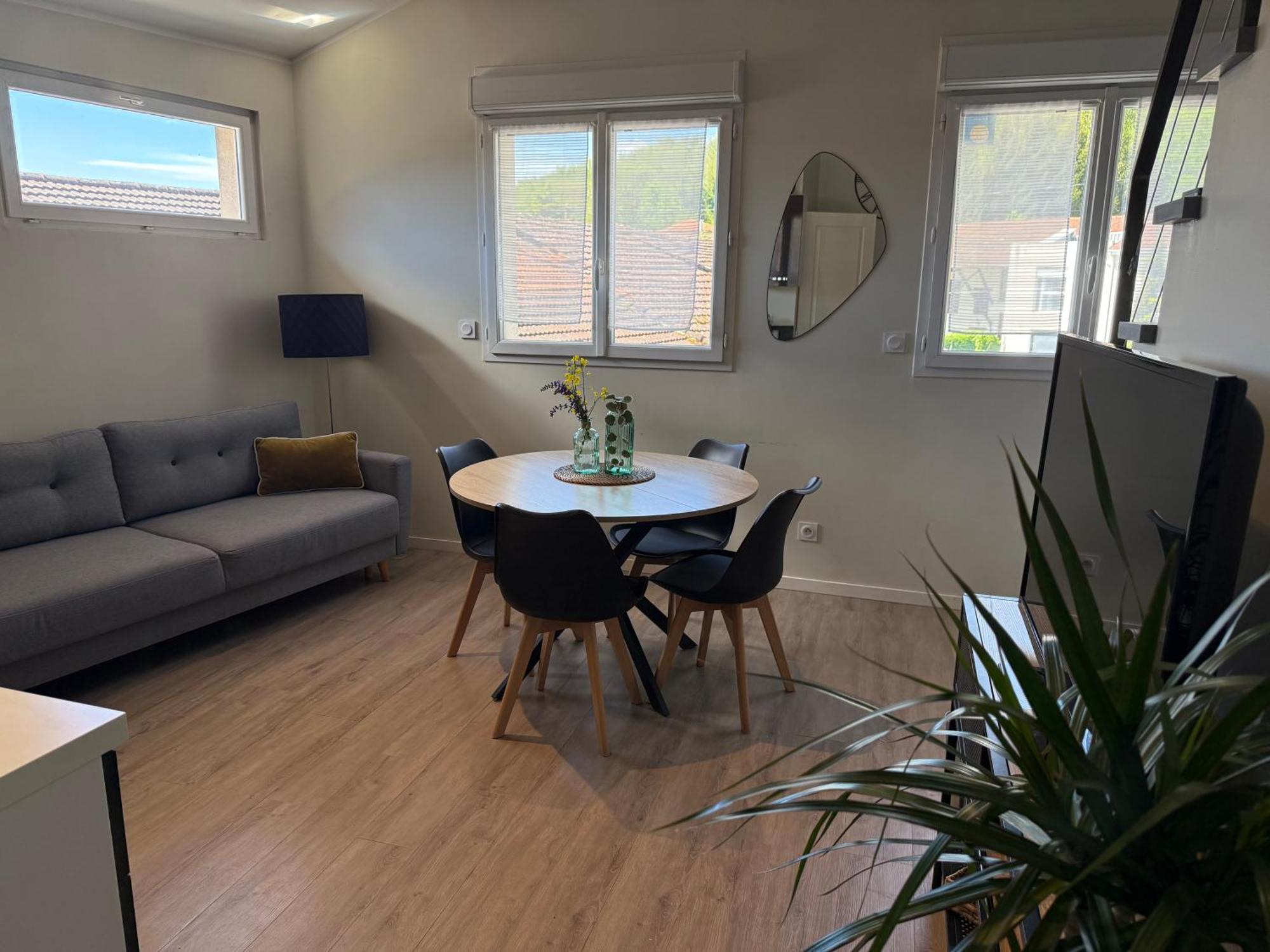 Loft, Studio And Love Rooms Bourg-Saint-Christophe المظهر الخارجي الصورة
