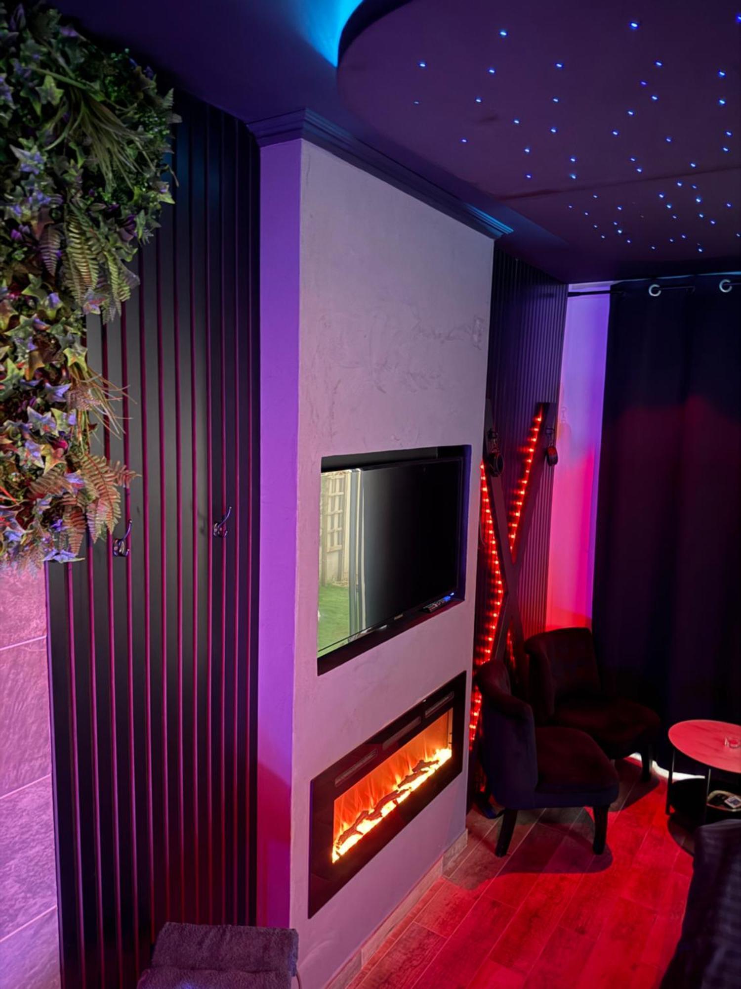 Loft, Studio And Love Rooms Bourg-Saint-Christophe المظهر الخارجي الصورة